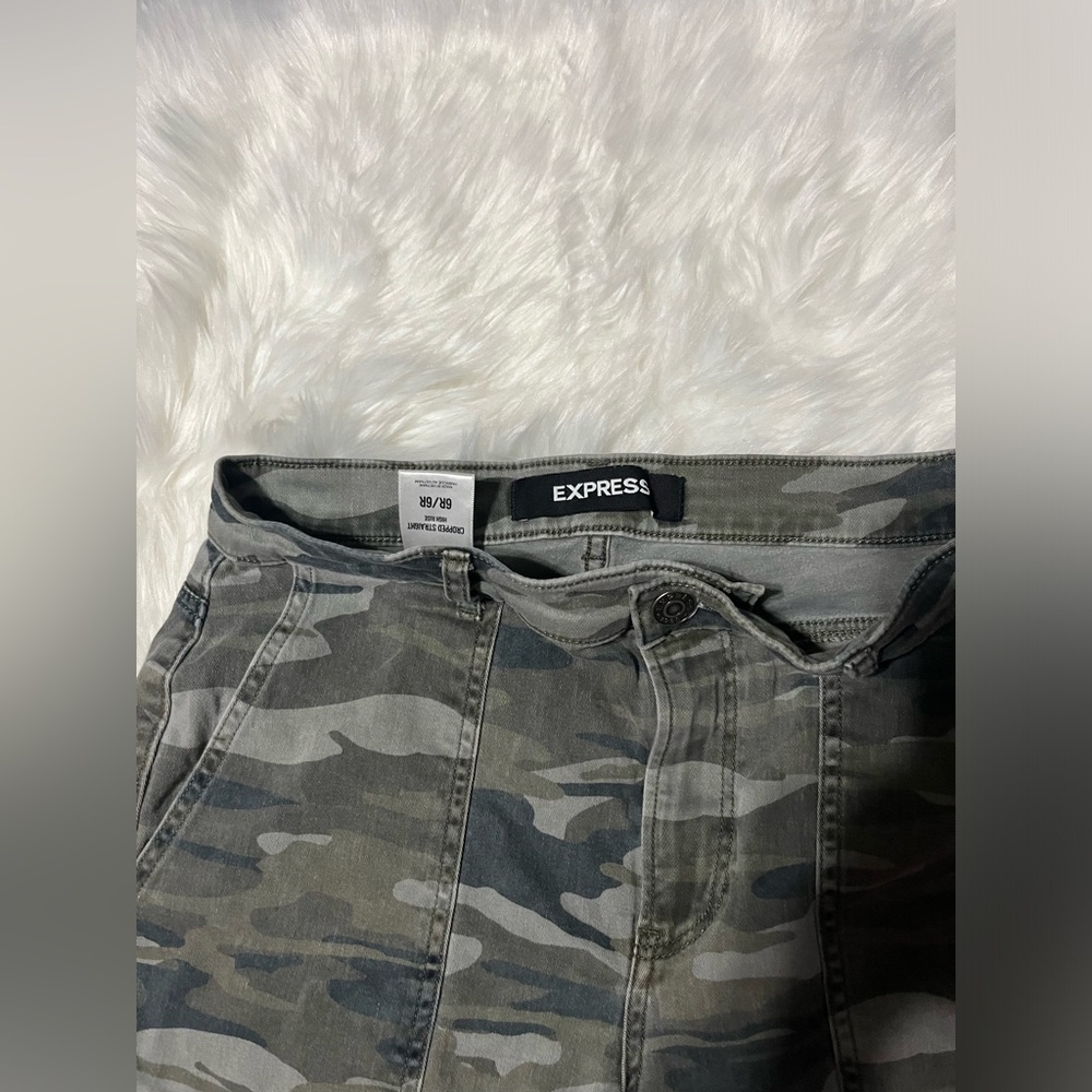 Express High Rise Cropped Camo Pant - Picture 6 of 8